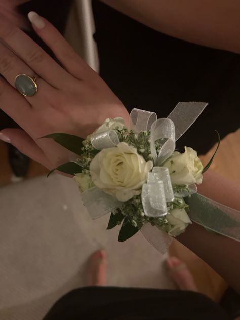 Corsage Aesthetic, Homecoming Corsage And Boutonniere, Hoco Corsage, Formal Corsage, Lily Corsage, Homecoming Flowers, Homecoming Corsage, Prom Pics, Prom Inspo