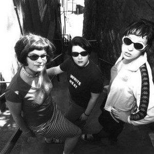 Bratmobile | Free Music, Mixes, Tour Dates, Photos, Videos Riot Grrrl Fashion, Northwest Passage, Feminist Punk, Kathleen Hanna, Calvin Johnson, Punk Movement, Surf Club, Grunge Band, Organizing Hacks