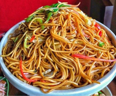 #foodhumor #noodles #foodtruck Indian Veg Food Photography, Chinese Food Images, Chowmein Indian, Doctor Study, Veg Chowmein, Momo Food, Paneer Pizza, Delicious Food Image, Hakka Noodles