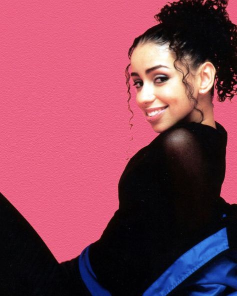 Happy 45th Queen Day to the R&B legend, Mya! 👑 #RnB #BlackWomen #Mya #ML3ForTheCulture Mya 90s, Mya Harrison, 90s Rnb, Black Hair Magazine, 2000s Party, Singer Fashion, Curls Hairstyles, Early 2000s Fashion, Hair Magazine