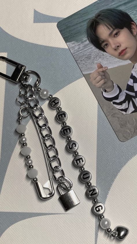 Skz Freebies, Enhypen Keychain, Kpop Keychain, Aesthetic Keychain, Enhypen Aesthetic, Kpop Enhypen, Jewelry Accessories Ideas, Aesthetic Kpop, Accessories Ideas