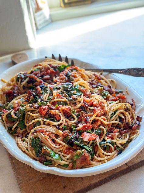 An easy weeknight pasta filled with earthy Swiss chard and married with summery sweet roasted tomatoes. Match made in heaven! Swiss Chard Pasta, Chard Pasta, Pasta With Roasted Tomatoes, Easy Weeknight Pasta, Pancetta Recipes, Roasted Tomato Pasta, Weeknight Pasta, Swiss Chard Recipes, Chard Recipes