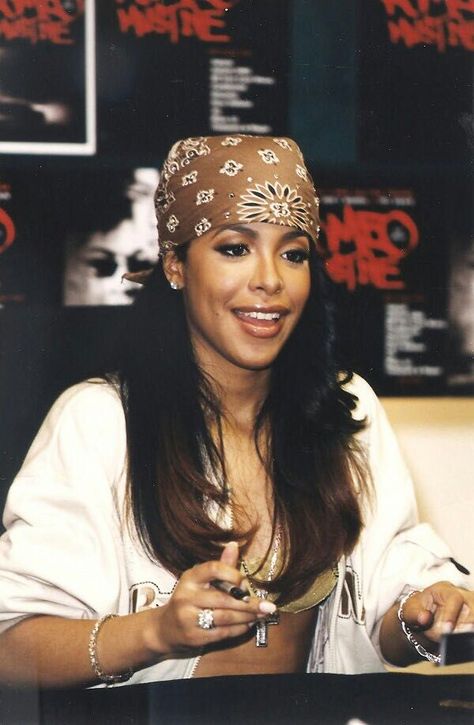 #fanfiction Aaliyah Style 90s, Aaliyah 90s, 90�’s Hiphop Fashion, Aaliyah Aesthetic, Aliyah Outfits 90s, Outfit Wallpaper, Poshmark Packaging, Aaliyah Hair, Aaliyah Pictures