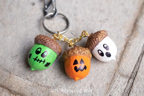 Making Acorn Jewelry – Sustain My Craft Habit Thanksgiving Crafts To Make, Thanksgiving Craft Ideas, Acorn Craft, Printable Halloween Art, Diy Thanksgiving Crafts, Acorn Garland, Acorn Jewelry, Acorn Crafts, Thanksgiving Craft