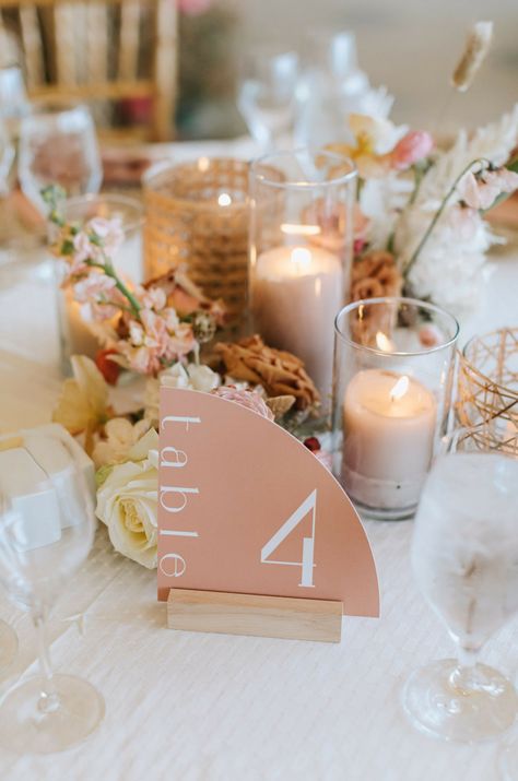 Boho Reception, Joyful Wedding, Centerpieces For Weddings, Coastal Weddings, Romantic Wedding Centerpieces, Diy Table Numbers, Wedding Planner App, Wedding Blush, Candle Wedding Centerpieces