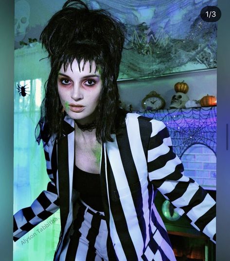 Beetlejuice Outfits, Beetlejuice Makeup, Beetlejuice Costume, Musical Costumes, Beetlejuice Movie, Creepy Halloween Makeup, Beetlejuice Halloween, Pretty Halloween Costumes, Beetle Juice