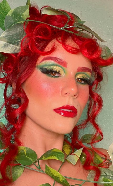 Posion Ivy Costume Makeup, Posion Ivy Diy Costume, Position Ivy Halloween Costume, Poison Ivy Inspired Makeup, Poison Ivy Plus Size Costume, Easy Poison Ivy Costume, Position Ivy Makeup, Poison Ivy Cosplay Plus Size, Poison Ivy Cosplay Makeup