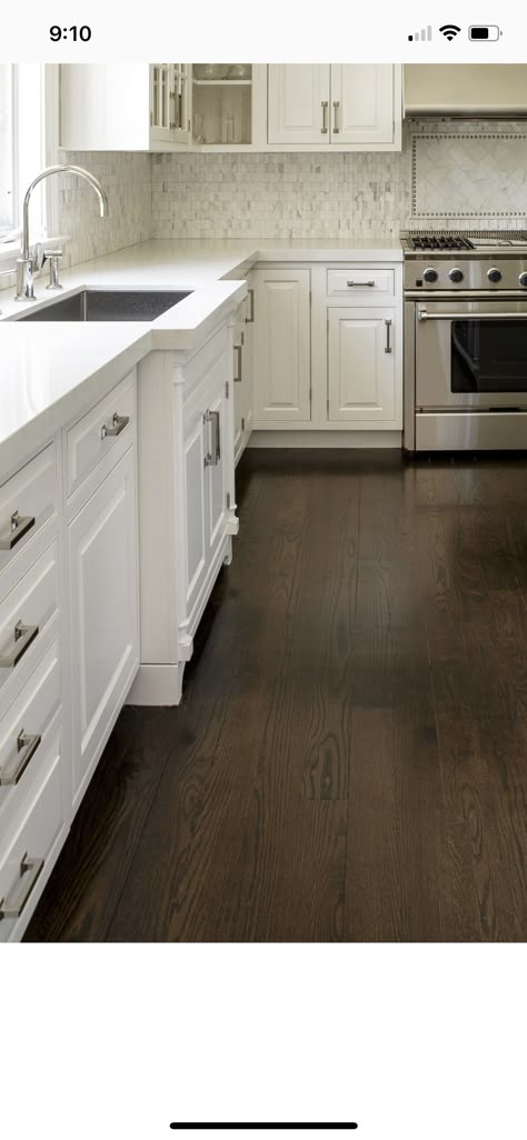 Dark Floors Cabinet Color, Dark Floored Kitchen, Kitchen Inspiration Dark Floor, Small Kitchen Ideas With Dark Floors, Dark Wood Floor White Cabinets, Dark Oak Floors Kitchen, Dark Hardwood Kitchen Floors, Dark Floors With Light Cabinets, Walnut Floor Kitchen Modern