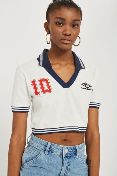 Cropped Football Top by Umbro Soccer Jersey Outfit, Retro Soccer Jersey, Football Top, Retro Sportswear, Retro Soccer, Retro Football Shirts, Football Fashion, Football Tops, Girl Trends