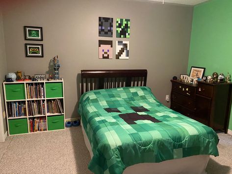 Minecraft Playroom Ideas, Minecraft Bedroom Paint Ideas, Minecraft Room Painting Ideas, Roblox Room Ideas For Boys, Boys Room Gamer Bedroom Ideas, Minecraft Room Ideas In Real Life, Roblox Bedroom Ideas For Boys, Minecraft Kids Room Ideas, Minecraft Decorations Bedroom