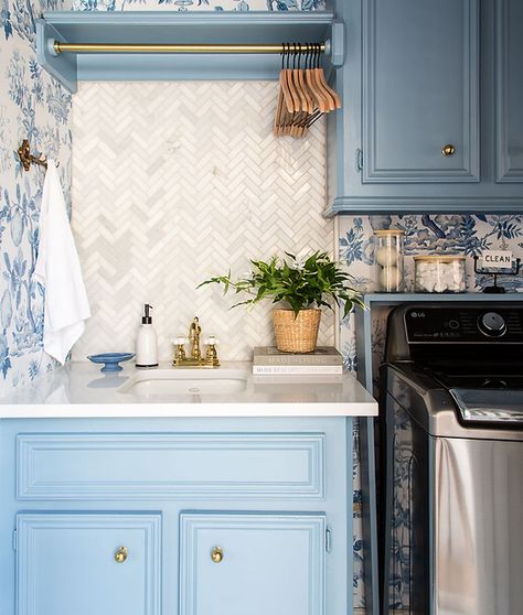 2023 Laundry Room, Garage Laundry Area, Herringbone Marble Backsplash, Diy Laundry Room Shelves, Blue Laundry Room, Classic Home Decor Ideas, Marble Herringbone Tile, Federal House, Brown Countertop