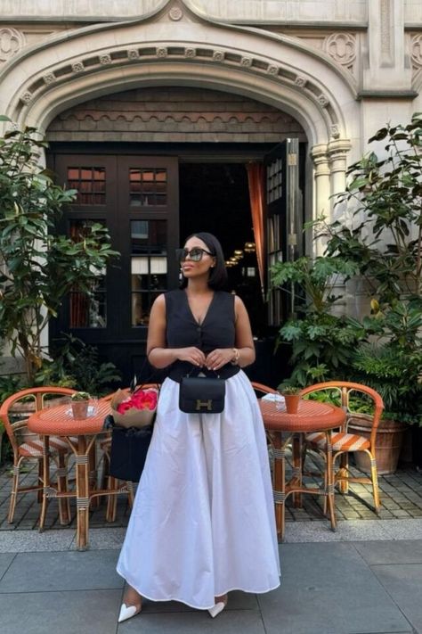 22 Effortlessly Chic White Maxi Skirt Outfits Ideas - London Kensington Guide White Skirt Outfit Summer, White Maxi Dress Outfit, White Maxi Skirt Outfit, Skirt Outfits Ideas, White Skirt Outfits, Maxi Skirt Outfit, Maxi Skirts Summer, Elegant Classy Outfits, White Maxi Skirt