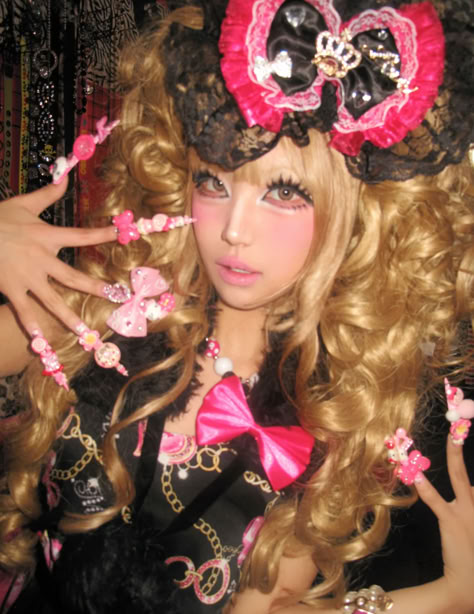 Punk Makeup Looks, Gyaru Aesthetic, Dramatic Eyeliner, Agejo Gyaru, Dress Impress, Gyaru Makeup, Oki Doki, Punk Makeup, Hime Gyaru