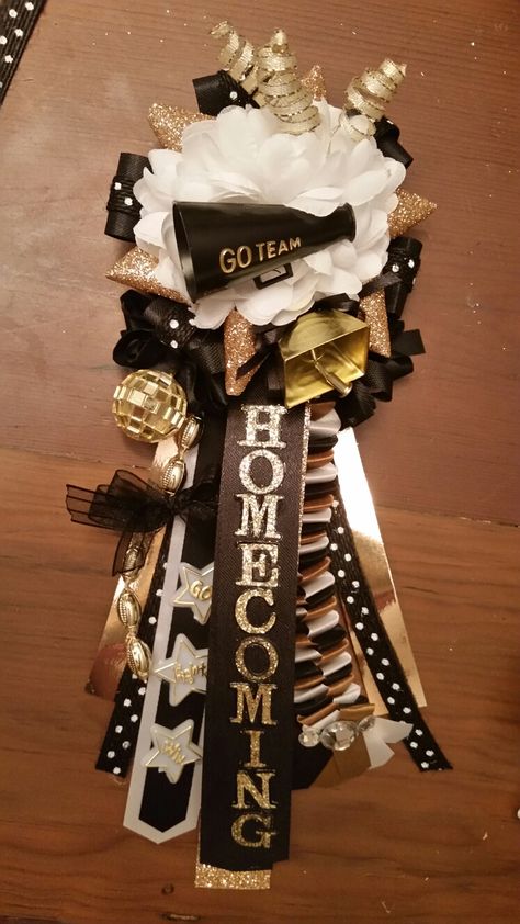 My first finger Mum 2015 Freshmen Homecoming Mums, Homecoming Mum Flower Ideas, Ptsa Ideas, Graduation Leis Diy Ribbons, Big Homecoming Mums, Mums Homecoming Senior, Hoco Mums, Graduation Leis Diy, Homecoming Mums Senior