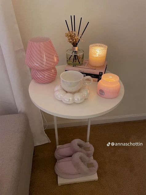 Dorm Room Table Ideas, Girlie Apartment Decor, Pink Girly Apartment, Bedroom Nightstand Decor Ideas, Spring Room Decor, Nightstand Aesthetic, Dream Apartment Decor, Future Apartment Decor, Girly Room