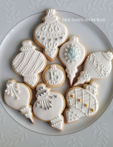 new-sweets-on-the-blog-ornaments-ada-plainaki-cookies4 Decorated Christmas Cookies, Halloween Sugar Cookies, Winter Cookie, Ornament Cookies, Sugar Cookie Designs, Pretty Cookies, Xmas Cookies, Fancy Cookies, Creative Cookies