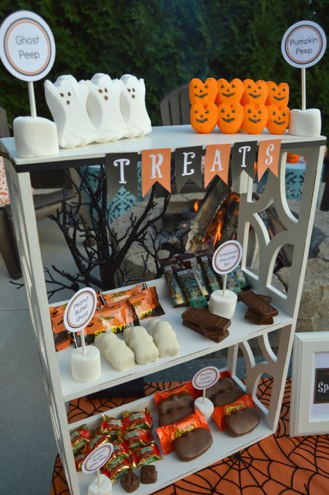 Spooky S'mores Bar | Halloween Party Ideas Halloween Smores Bar, Halloween Smores, Peeps Treats, Peanut Butter Smores, Halloween Block Party, Halloween Party Bar, Smores Party, Smores Bar, Halloween Printables Free