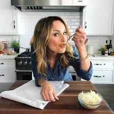 Top 10 Famous Female Chefs Chef Pictures, Everyday Italian, Female Chef, Tv Chefs, Iron Chef, Baking Book, Italian Chef, Food Critic, Feel Good Food