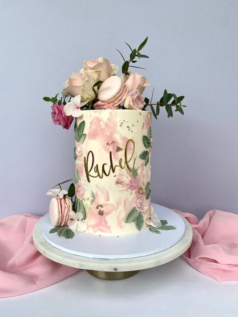 White Pink Green Birthday Cake, Birthday Cake Floral Design, Sage Green And Pink Cake Birthday, Pink And Gold Floral Cake, Pretty Floral Birthday Cakes, 18th Birthday Cake Aesthetic Pink, Green Pink And Gold Birthday Party Decor, Sage And Pink Cake, Pink And Green Cake Ideas