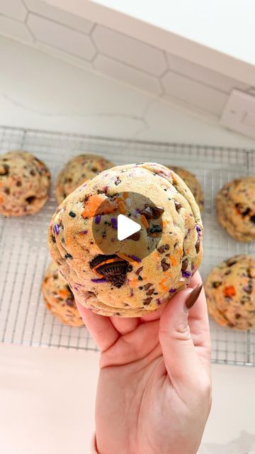 Kim Klock on Instagram: "halloween oreo funfetti chocolate chip cookies 👻🍪 another day, another cookie. but, this time we’re making them festive 🧡 these cookies are loaded with @oreo cookie pieces, sprinkles, and mini chocolate chips 😍 they’re super thiccc, gooey, and the perfect october treat! bake a batch and thank me later 🥰  ✨ I adapted @bakingwithblondie’s funfetti chocolate chip cookie recipe to make these. I simply added 1 cup of chopped Oreos ✨  📌 https://bakingwithblondie.com/funfetti-chocolate-chip-cookies/  #f52grams #itsbrunchoklock #baking #bakingtime #feedfeed #BuzzFeast #huffposttaste #ImSoMartha #thekitchn #bhgfood #eattheworld #bakersofinstagram #bakingfromscratch #bakingaddiction #fwx #eatingforinsta #foodblogfeed #thatsdarling #homemade #philadelphia #philly #choco October Treats, Halloween Oreos, Chocolate Chip Cookie Recipe, Oreo Cookie, Chip Cookie Recipe, Thank Me Later, Mini Chocolate Chips, Oreo Cookies, Cookies Recipes Chocolate Chip