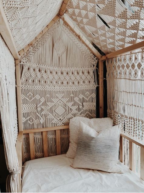 Boho Playhouse, Pola Macrame, Macrame Home Decor, Kid Room, Macrame Decor, Big Girl Rooms, Macrame Art, Kids Room Design, Macrame Design