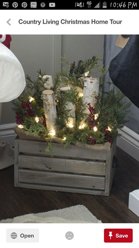 Christmas Decor With Wooden Crates, Christmas Crates Ideas Wooden Boxes, Crate Decor, Rustic Wooden Box, Old Crates, Christmas Displays, Stand Ideas, Winter Decorations, Christmas Mantel