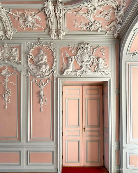 Wall Moulding Ideas Bedroom, Wall Moulding Ideas, Rococo Ceiling, Diy Drywall, Moulding Ideas, Drywall Mud, Wall Moulding, Hotel Ideas, French Living Rooms