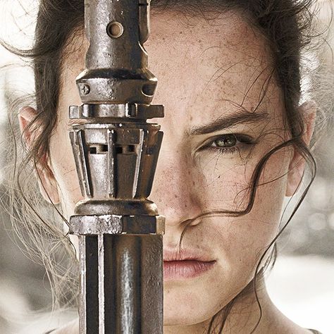 Ladies, you're gonna love the new Star Wars. Here's why. Force Awakens Poster, Ray Star Wars, Star Wars Logos, Star Wars Outfit, Star Wars Vii, Star Wars 7, Star Wars Watch, Episode Vii, Star Wars The Force Awakens