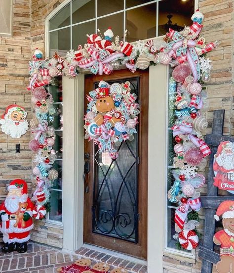 Santas Sweet Shop Decorations, Candy Garland Christmas, Winter Candyland, Themed Wreaths, Pastel Christmas Decor, Pink Gingerbread, Gingerbread Christmas Tree, Candy Christmas Tree, Gingerbread Christmas Decor