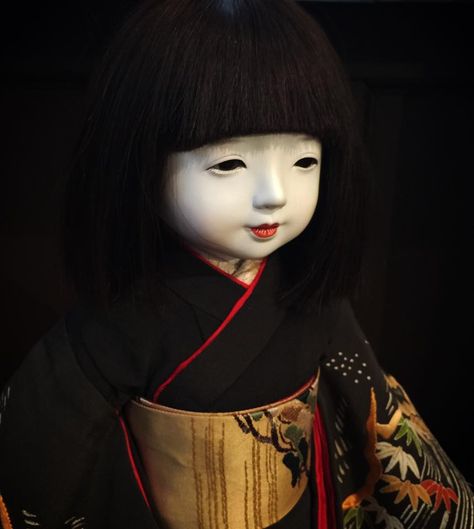 Studio Tomo Okiku Doll, Japanese Dolls Traditional, Japanese Horror, Doll Aesthetic, Japanese Dolls, Two Faces, Cute Toys, Art Dolls, Art Reference