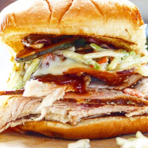 Smoked Turkey Sandwich Leftover Turkey Sandwich Recipes, Smoked Turkey Sandwich, Turkey Club Sandwich, Hot Turkey Sandwiches, Turkey Sandwiches Recipes, Smoked Turkey Recipes, Smoked Turkey Breast, Franklin Bbq, Turkey Salad