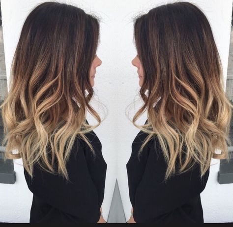 Black Root Ombre Hair, Hair Color Ideas For Grown Out Roots, Smudge Roots Brunette, Hair Color Ideas Fine Hair, Balayage With Natural Roots, Hair Dark Roots Light Ends, Brown Roots With Blonde Ends, Dark Roots Light Ends Brunettes, Darker Roots Blonde Hair Balayage