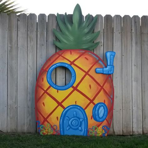 Wood Cutout: SpongeBob SquarePants' Pineapple House Used for Birthday Photo Op. (approx 80" tall) Trunk Or Treat Spongebob, Spongebob Decorations Birthday, Spongebob Photo Booth, Sponge Bob Decorations, Homemade Spongebob Decorations, Spongebob Birthday Party Backdrop, Spongebob Pineapple House Diy, Spongebob Backdrop, Spongebob Birthday Party Decorations Diy