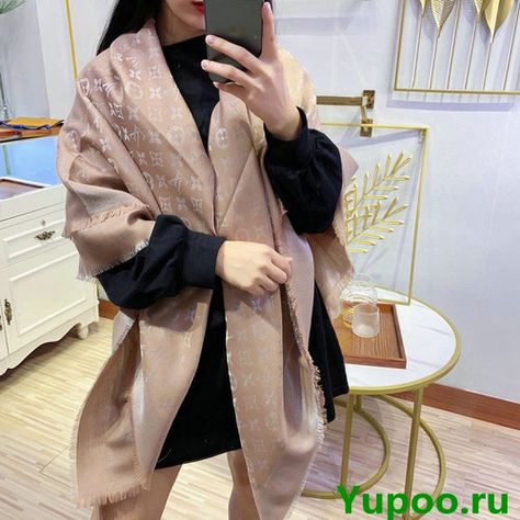 Lv Scarf Outfit, Louis Vuitton Scarf Outfit, Shin Min Ah Fashion, Scarf Outfit Winter, Silk Scarf Fashion, Lv Scarf, Shawl Outfit, Ladies Shawl, Louis Vuitton Scarf