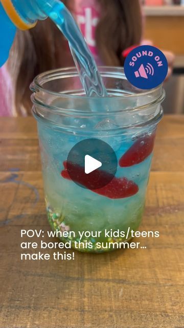 Bragzfam on Instagram: "Bored in the summer at home? ☀️Make this easy peasy recipe without help! Make a fun drink that everyone will enjoy. Who knows? It could be a whole new twist on a lemonade stand! Leave a 🐠 for good summer vibes. 🎣 
.
.
#summeractivities #kidsummerfun #summerecipes #summerfun #activitiesathome #kidfunathome #asmr #kidrecipes #kidfoodideas #teensandtweens #summerdrink" Stuff To Do With Your Sister At Home, Ideas For Lemonade Stand, Drink Stand Ideas, Fun Drinks For Kids, Summer Drinks For Kids, Sister Sleepover, Summer Kids Snacks, Kids Lemonade Stand, Lemonade Stand Ideas