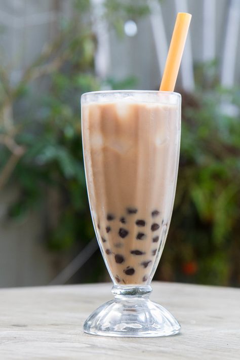 Classic Boba Milk Tea Recipe Es Boba, Hu Tieu, Golden Milk Tea, Shaking Beef, Wonton Recipe, Vietnamese Shrimp, Tra Sua, Avocado Shake, Boba Tea Recipe