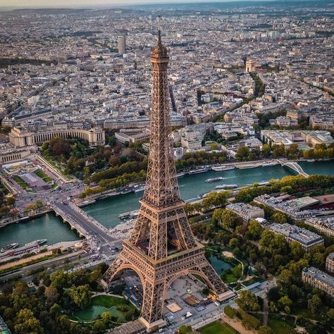 📍Paris, France 🇫🇷⁣ by @world_walkerz Have you been there?⁣ 😍🗼⁣ ⁣ ⁣ 👀🧠 Some interesting facts about the Eiffel Tower🗼: ⁣ • Completed on March 31, 1889, the tower was the world’s tallest man-made structure for 41 years. ⁣ • During cold weather the tower shrinks by about six inches. ❄⁣ • Since its opening more than 250 million people have visited the tower. ⁣ • It is possible to climb to the top, but there are 1,665 steps. Most people take the lift. ⁣ ⁣ ⁣ ⁣ ✨ follow @thewondersonearth for d France Honeymoon, French Landmarks, Torre Eiffel Paris, Top Honeymoon Destinations, Paris Vibes, Paris Wallpaper, Europe Photos, Infinity Love, Paris Love