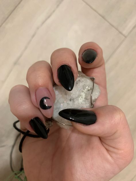 Black Nails Moon, Black Nails With Moon, Black Moon Nails, Black Almond Nails Designs, Summer Nails Colors Designs, Black Almond Nails, Black Acrylic Nails, Moon Nails, Gel Acrylic Nails