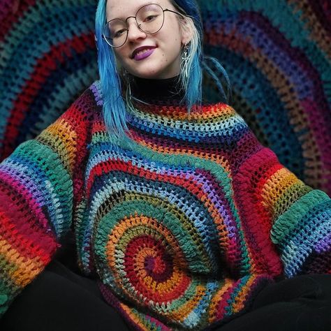 Sunset Sweater Crochet, Tie Dye Crochet Pattern, Rainbow Yarn Crochet Projects, Crochet Sweater Striped, Spiral Crochet Sweater Pattern, Crochet Big Sweater, Crochet Eyeball Sweater, How To Crochet A Spiral, Trippy Crochet Pattern