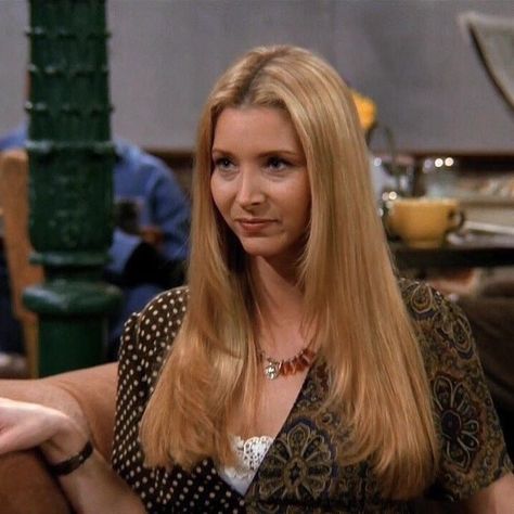 Lisa Kudrow Friends, Phoebe Buffay Outfits, Monica Rachel, Lisa Kudrow, Friends Scenes, Friends Cast, Monica Geller, Friends Moments, Phoebe Buffay