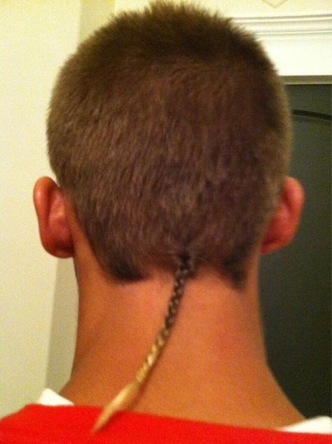 Braided Hair For Men, Rattail Haircut, Jedi Braid, Man With Short Hair, Rat Tail Haircut, Tail Hairstyles, 1990 Fashion, Band Hairstyles, Tail Hairstyle