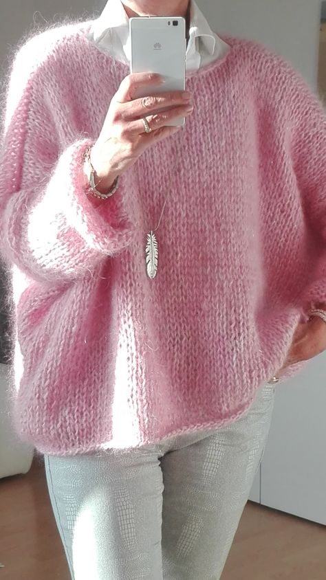 Pink Mohair Sweater, Over Size Sweater, Mohair Sweater Pattern, Knitting Sweaters Diy, Mohair Sweater Knit, Pull Mohair, Mohair Jumpers, Over 60 Fashion, Mohair Knit