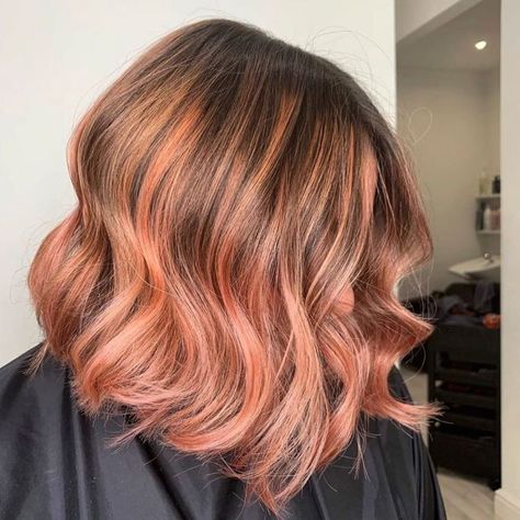 20 Best Peach Hair Color Ideas and Undertones for Summer 2020 Peachy Highlights Hair, Hair Color On Dark Skin, Peach Balayage, Peach Hair Dye, Peachy Pink Hair, Salmon Hair, Peach Hair Color, Ashy Hair, Peach Hair Colors