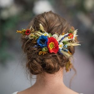 White Wedding Flower Arrangements, Folklore Design, Flowers Hairstyle, Wedding Flower Comb, Bridal Flower Comb, Wedding Headpiece Vintage, Ivory Wedding Flowers, Wedding Flower Hair, Meadow Wedding