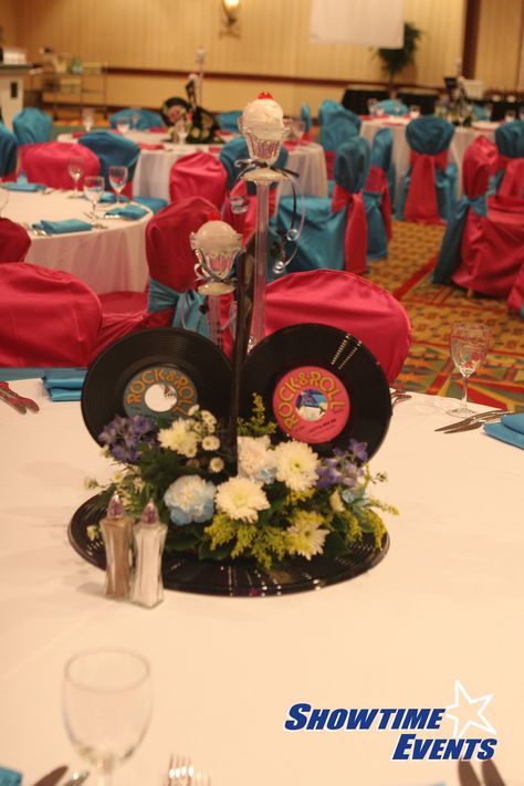 50s Party Centerpieces, 50s Centerpiece Ideas, 70s Centerpiece Ideas, Record Centerpieces, Retro Centerpieces, Disco Centerpiece, 50s Theme Party, 50s Party Decorations, Party Centrepiece