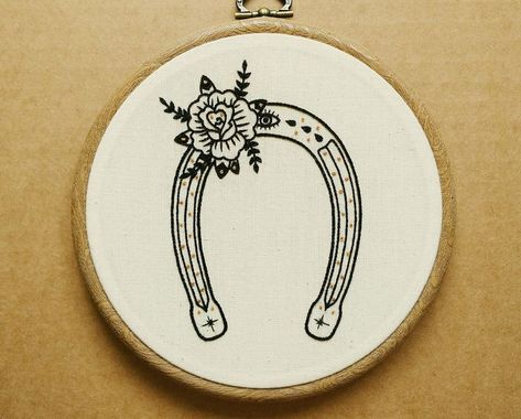 Christmas Hand Embroidery, Horse Shoe Tattoo, Rose Embroidery Pattern, Embroidery Online, Digital Embroidery Patterns, Hand Embroidery Tutorial, Learn Embroidery, Rose Embroidery, Hand Embroidery Pattern