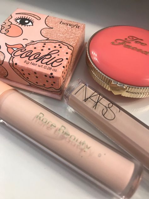 -Rare Beauty under eye brightner -Too faced blush -Nars concealer -Benefit cookie highlighter Benefit Cookie Highlighter, Benefit Cookie, Cookie Highlighter, Too Faced Blush, Nars Concealer, Nars Blush, Makeup Mistakes, Blush Palette, Make Mistakes