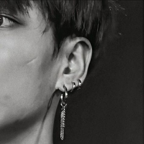 Jungkook Jewelry Aesthetic, Ear Piercings Jungkook, Jungkook Peircings, Earrings Jungkook, Jungkook Ear Piercings, Peircings Earring Aesthetic, Jungkook Rings, Jungkook Accessories, Ear Piercings Boy