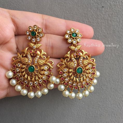 Temple Jewellery Earrings, Trending Crafts, Antique Jewellery Designs, Gold Jewelry Simple Necklace, Gold Necklace Indian Bridal Jewelry, Antique Bridal Jewelry, Gold Bridal Earrings, Indian Jewellery Design Earrings, Indian Jewelry Sets