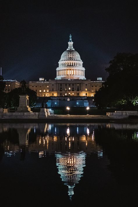 Embark on a captivating journey through the heart of the USA's capital! 🇺🇸 Explore the rich history and vibrant culture of Washington DC with our curated list of must-see attractions and hidden gems. From iconic landmarks like the Lincoln Memorial and Smithsonian Museums to tucked-away treasures like Eastern Market and Meridian Hill Park, there's so much to discover. Plan your visit today and immerse yourself in the historic charm. 🗺️🏛️ #WashingtonDC #TravelInspiration #HistoricLandmarks Smithsonian Museum Washington Dc, Denver Fashion, Sky Adventure, Moody Aesthetic, Dc Travel, Hill Park, Lincoln Memorial, Pony Club, Washington Monument